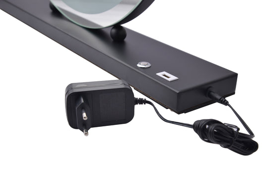 Perfektion für Ihr Make-up: Die klare Spiegelfläche und die helle Ausleuchtung stellen sicher, dass jedes Detail Ihres Looks perfektioniert wird.

