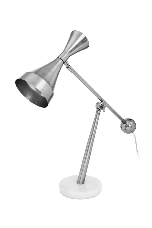 Hochwertige Verarbeitung und ausgewählte Materialien machen diese handgefertigte Leuchte im Skulpturen-Look zu einem langlebigen Stück.