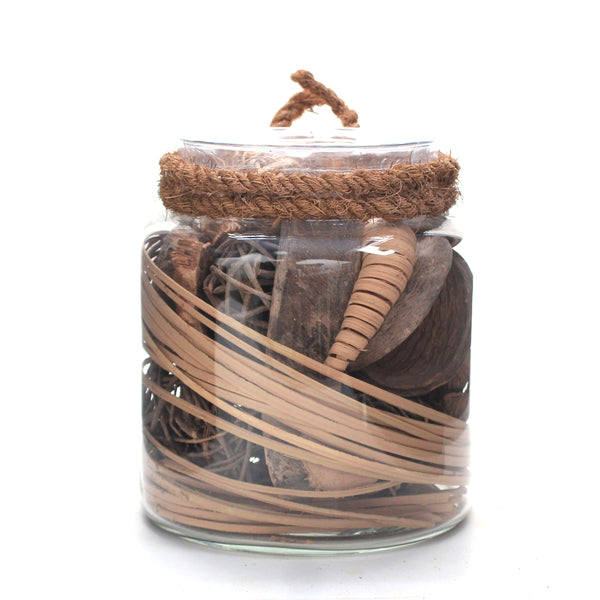 DEKO-HIGHLIGHT GLAS: Das dekorative Gefäß aus Glas bietet eine harmonische Kombination aus natürlicher Füllung und transparenter Eleganz, gefertigt in Indien.