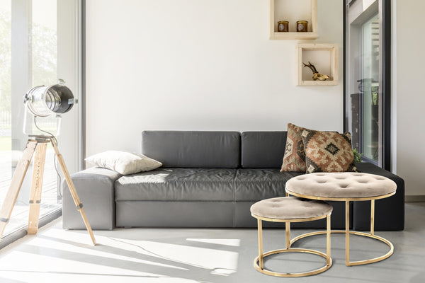 Eleganter Sitzhocker in Gold: Verleihen Sie Ihrem Raum einen Hauch von Luxus. Perfekt für ein stilvolles Ambiente.