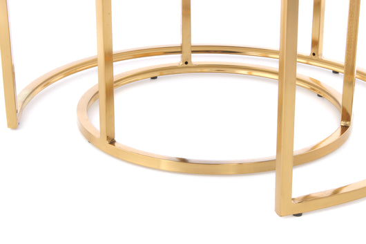 Dieser Sitzhocker in Gold-Optik ist ein wahrer Blickfang. Schaffen Sie Gemütlichkeit und Stil in Ihrem Zuhause.