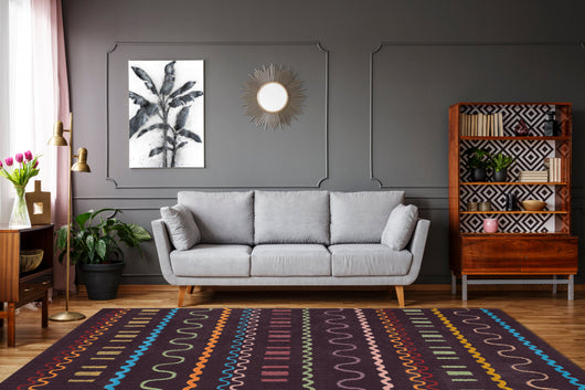 Dieser hochwertige Kurzflor Teppich mit modernem Design ist strapazierfähig und überzeugt mit seinen leuchtenden Farbakzenten.