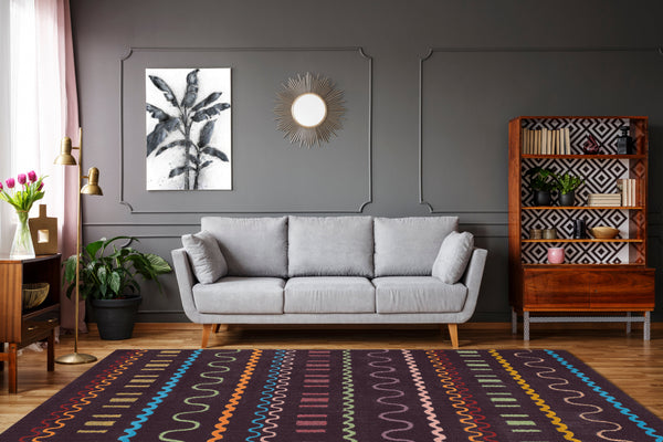 Dieser hochwertige Kurzflor Teppich mit modernem Design ist strapazierfähig und überzeugt mit seinen leuchtenden Farbakzenten.