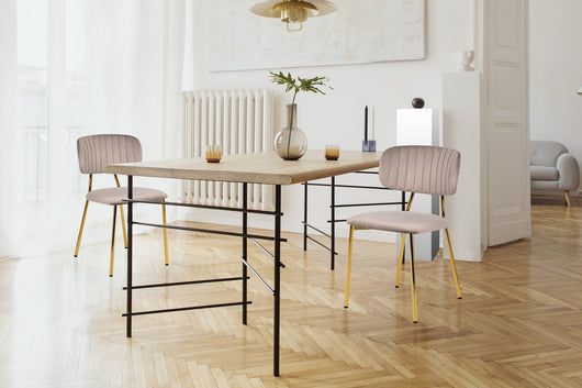Eleganz im Doppelpack: Das Stuhl Kian 2er-Set in Taupe, perfekt für jedes moderne Esszimmer.