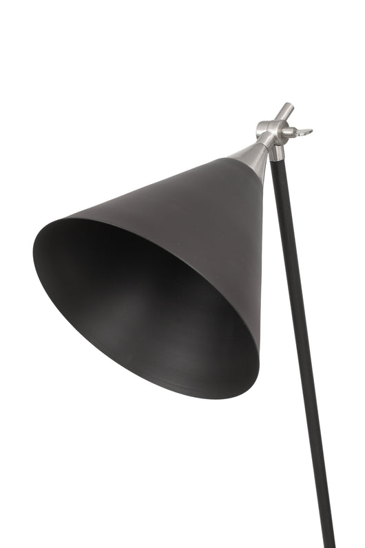 Eine Leuchte, die Modernität und Industrie-Charme perfekt verbindet: die Celeste im Factory-Design.