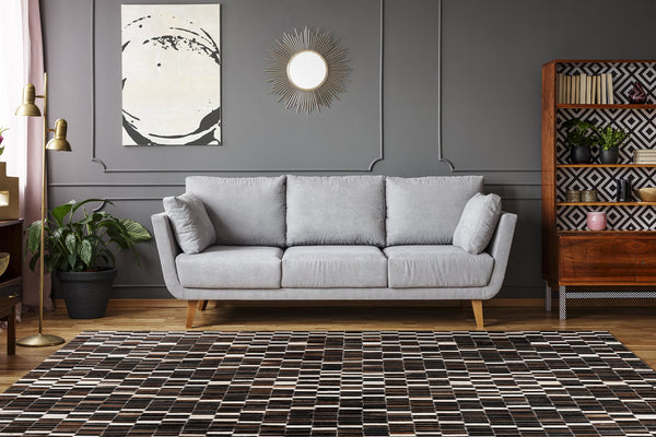 Dieser stilvolle Patchwork-Teppiche aus 100 % Leder ist nicht nur ein Hingucker, sondern auch für Fußbodenheizungen geeignet – die perfekte Ergänzung für Ihr Zuhause.
