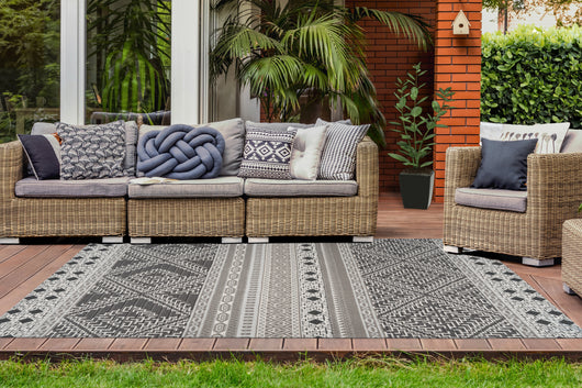 Outdoor-Teppiche Design: Verwandeln Sie Ihren Außenbereich in eine gemütliche Oase.