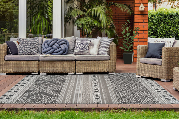 Outdoor-Teppiche Design: Verwandeln Sie Ihren Außenbereich in eine gemütliche Oase.