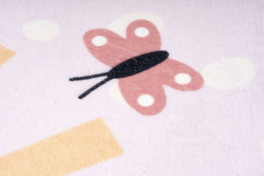 HYGIENISCHER TEPPICH FÜR KINDERZIMMER: Dank der waschbaren Qualität bleibt das Spielumfeld immer sauber und hygienisch rein.