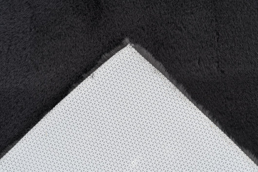 Modernes Badezimmer mit flauschiger Badematte aus Polyester gestalten