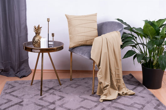 Dekorative Aufwertung: Verleiht jedem Raum sofort ein wohnliches, luxuriöses Flair und erhöht den Sitzkomfort.

