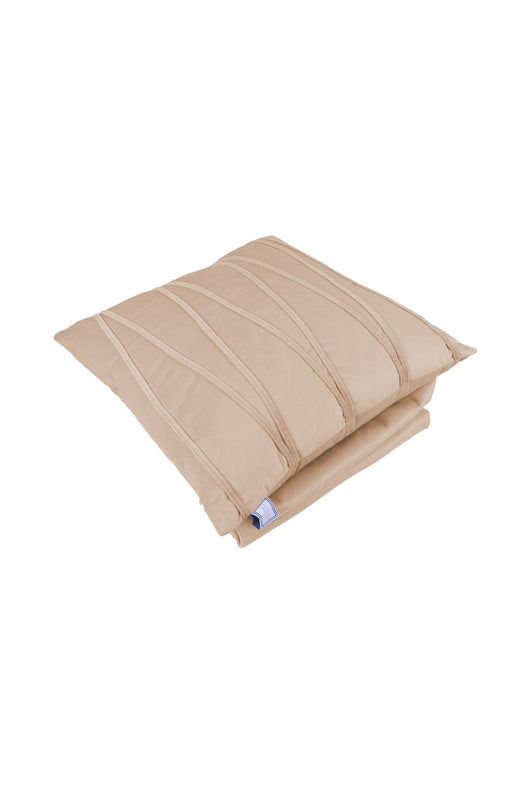 Hochwertiges Material: Sowohl die Decke als auch die Kissen bestehen aus 100% Polyester, was sie pflegeleicht und strapazierfähig macht.

