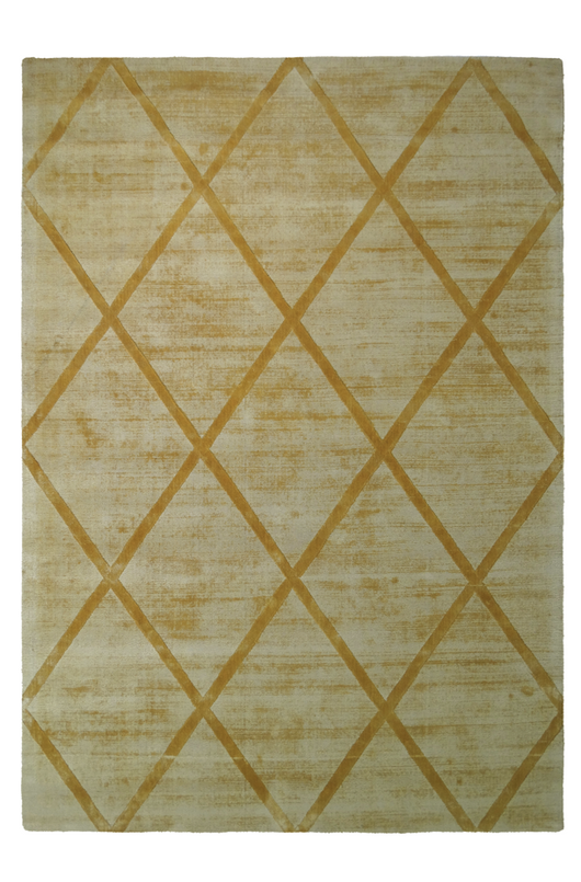 Dieser Teppich im Retro-Design mit einzigartigem 3D-Effekt bringt Frische und Stil in Ihr Zuhause. Der weiche Flor aus 100% Viskose sorgt für eine weiche, luxuriöse Oberfläche, die nicht nur optisch beeindruckt, sondern auch sehr pflegeleicht ist. Ideal für Räume mit Fußbodenheizung, sorgt der Teppich für zusätzlichen Komfort und Wärme. Der Baumwollrücken bietet Stabilität und Langlebigkeit, während der Teppich auch für Allergiker geeignet ist.