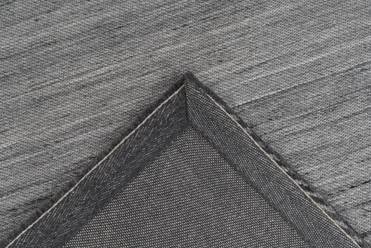 Schöner Jacquard-Teppich in Grau und Anthrazit – ideal für Wohnzimmer oder Flur. Pflegeleicht, warm und für Fußbodenheizung geeignet.