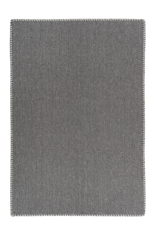 Vintage Teppich: Erleben Sie den Charme vergangener Tage. Dieser Teppich im Retro-Stil schafft eine angenehme Atmosphäre und wird zum stilvollen Highlight in Ihrem Zuhause.