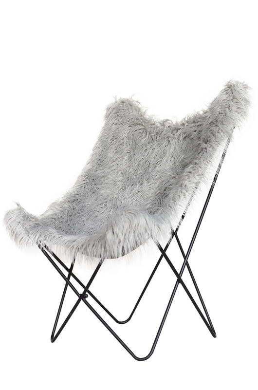 Design Sessel Lynn 110 Grau: Ein vielseitiges Möbelstück, das sich wunderbar in Räume mit verschiedenen Teppicharten einfügt.
