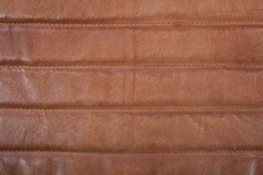 Zeitlose Eleganz und robustes Design: Dieser Sessel in Cognac ist ein Blickfang in jedem Raum.