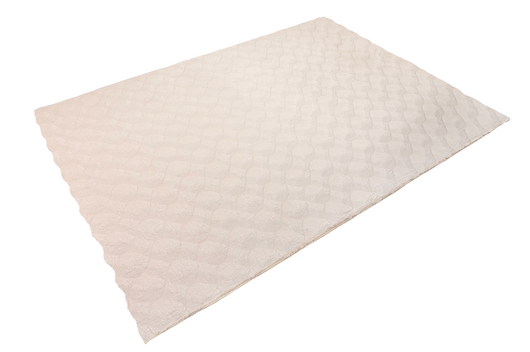 Der elegante, cremefarbene Hochflor Teppich bietet mit seinem kuscheligen Flor nicht nur eine angenehme Haptik, sondern sorgt auch für eine harmonische Raumwirkung und eine warme Wohnatmosphäre.