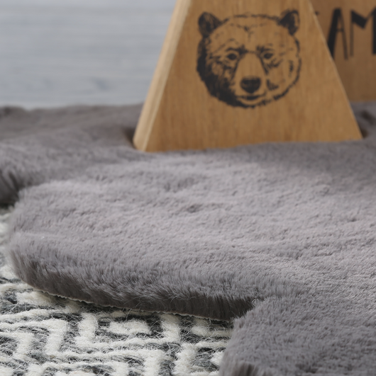 Waschbar und hygienisch: Besonders praktisch: Der Teppich ist waschbar bis 30 Grad und verfügt über eine robuste Anti-Rutsch-Beschichtung (Latex-Rücken).

