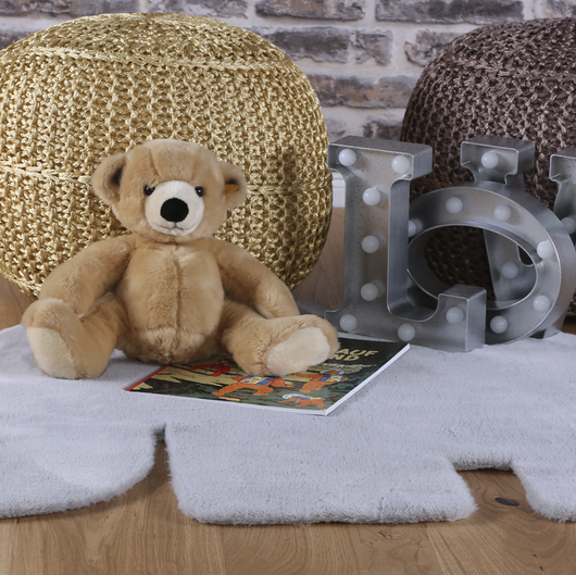 Super weiche Haptik: Das Material aus $100\%$ Polyester bietet eine super weiche Haptik in Kaninchenfell-Optik, die Kinder lieben werden.