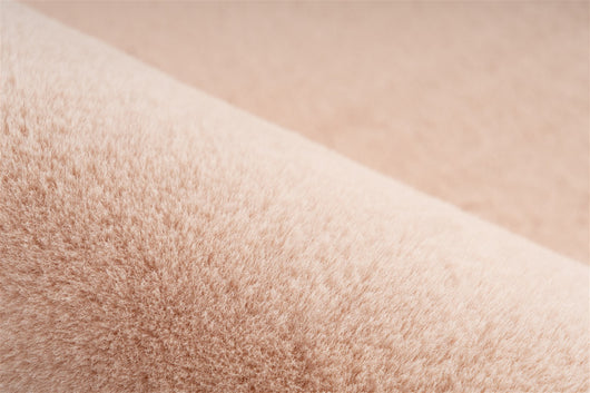 Sheepskin Teppich für Fußbodenheizung: Wärme von oben und unten! Unser Sheepskin Teppich ist problemlos auf Fußbodenheizungen platzierbar und somit ein echter Alleskönner für Ihr Zuhause.