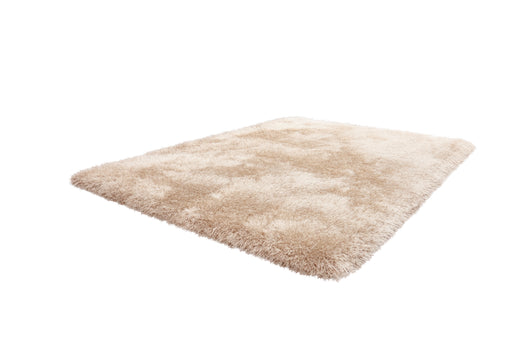 Luxus Teppiche Günstig: Der Cosy 210 bietet höchste Qualität und ein dichtes Flor für Wärme und Dämmung – ideal für jedes moderne Interieur.