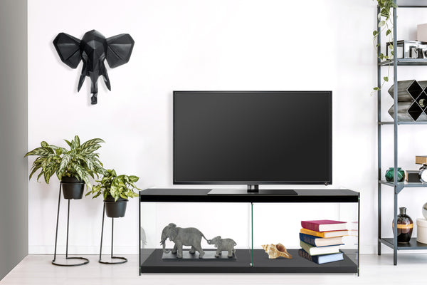 Ein TV-Tisch mit modernem Design und gehärtetem Glas, der Funktionalität und Ästhetik vereint.