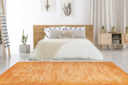 Ein stylischer Teppich mit kurzem Flor ist die ideale Wahl für ein modernes Zuhause. Er ist nicht nur sehr schön, sondern auch besonders pflegeleicht und strapazierfähig. Der Kurzflor-Teppich Piemont 1025 in der Farbe Sand fügt sich durch seine harmonische Farbgebung und dezente Musterung nahtlos in jeden Einrichtungsstil ein. Egal, ob Sie schlichte Holzmöbel oder kantige Glastische haben, dieser Teppich ist ein echter Allrounder.