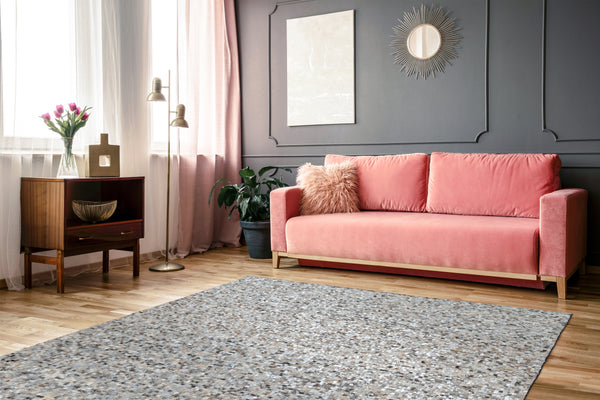 Dieser pflegeleichte und bodenschonende Lederteppich mit Patchwork-Muster vereint Natürlichkeit und modernen Glanz.