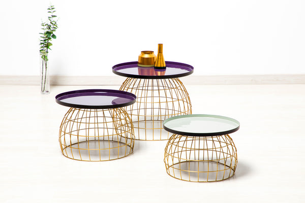 Ein 3er-Set mit eleganten Beistelltischen, das sich dank seiner modernen Aufmachung mit vielen verschiedenen Einrichtungsstilen kombinieren lässt.