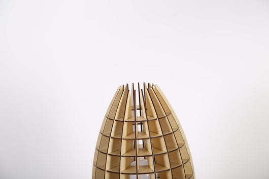 Vintage Tischlampe Holz: Die Aviator Lampe im Retro-Design bringt nostalgischen Charme und warmes Licht in Ihre Räume.