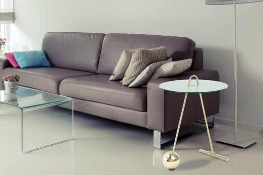 Beistelltisch Wohnzimmer Metall: Der Pendulum 525 aus Stahl und Glas fügt sich ideal in unterschiedlichste Einrichtungsstile ein und schafft ein gemütliches Flair.