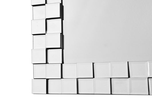 Silberner Wandspiegel: Zeitloses Wohnaccessoire, das sich perfekt in moderne und klassische Einrichtungsstile einfügt.