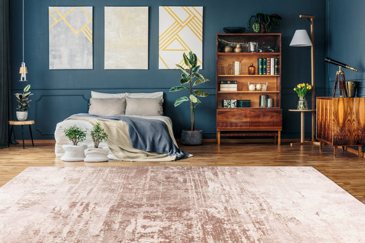 Der Saphira Teppich in Beige, eine perfekte Ergänzung für jedes Zuhause, maschinell gewebt für höchste Qualität.