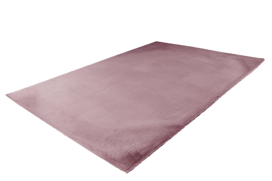 Sanft und einladend: Schaffen Sie eine Wohlfühloase mit diesem weichen Teppich, der ideal für Ihr Wohn- oder Schlafzimmer ist.