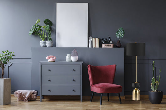 Moderne Stehlampe für Ihr Wohnzimmer: Die Stehlampe Ceres 200 Schwarz mit Marmorfuß setzt elegante Lichtakzente. Perfekt für ein stilvolles Ambiente.