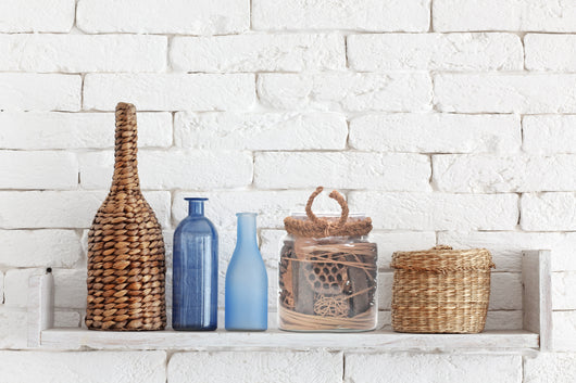 GESCHENKIDEE FÜR JEDEN WOHNRAUM: Suchen Sie ein besonderes Geschenk? Dieses zeitlose Dekoglas für Ihr Zuhause kommt in Braun-Tönen und ist für jede Einrichtung passend.