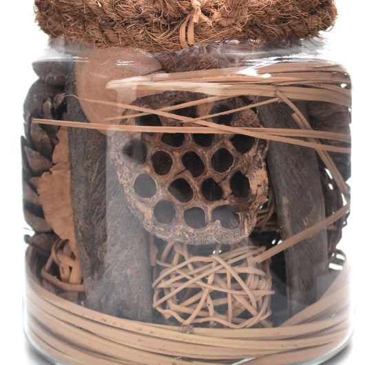 HANDGEFERTIGTES UNIKAT: Jedes Dekoglas Flora ist handgefertigt und individuell befüllt. Die Verzierung mit einer doppelten Kordel unterstreicht den hochwertigen Look.