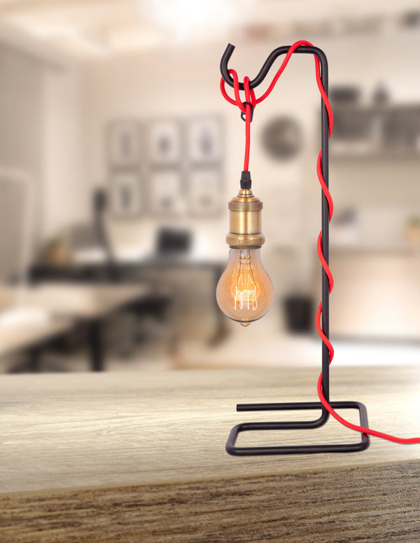 Wohnzimmer Tischlampe: Schaffen Sie eine gemütliche Atmosphäre in Ihrem Wohnzimmer. Diese elegante Tischlampe mit ihrem weichen Licht und der puristischen Formgebung lädt zum Entspannen ein.
