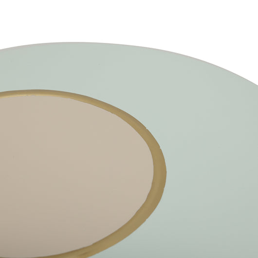 Die Kombination aus Schwarz und feinen Akzenten mit metallischen Kontrasten macht diese Vase zum modernen Klassiker.