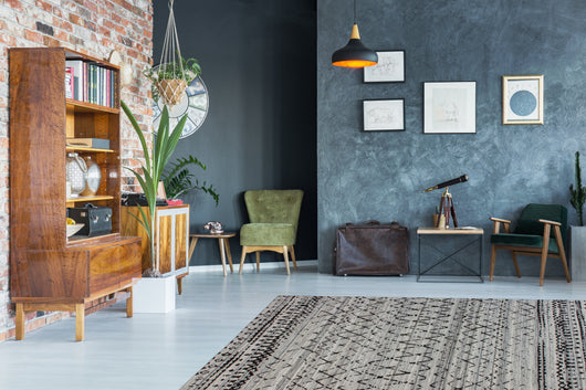 Ein weicher Shaggy-Teppich in Beige, der dein Wohnzimmer in eine gemütliche Wohlfühloase verwandelt. Ideal für kalte Böden und moderne Wohnkonzepte.