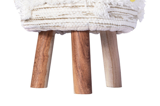 Natürlich und stilvoll: Die harmonische Kombination aus weicher Wolle und robustem Holz schafft eine Atmosphäre von schlichter Eleganz.