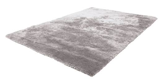 Ein stilvolles Statement für Ihr Zuhause: Dieser hochwertige Indoor Teppich überzeugt mit seiner strahlenden Farbe und luxuriösen Haptik.