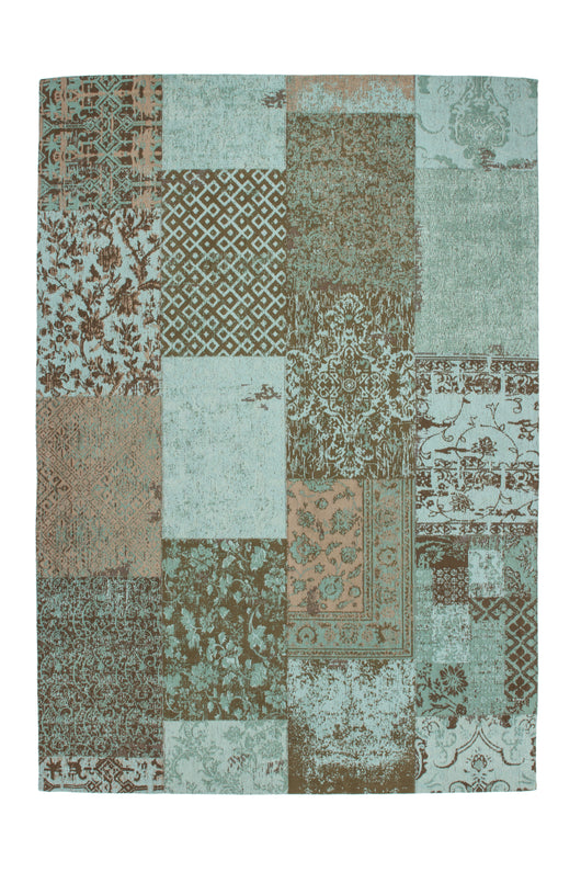 Obwohl es sich um ein Flachgewebe handelt, bietet der Teppich Symphony 160 eine überraschend weiche Haptik. Die Baumwoll-Chenille ist besonders angenehm unter den Füßen. Das Patchwork-Design mit seiner aufwendigen Jacquard-Struktur macht ihn zu einem einzigartigen Dekorationsstück.