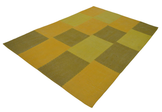 Dieser Vintage-Teppich überzeugt durch seine hohe Qualität, langanhaltende Farben und einen stilvollen Look, der Ihre Gäste begeistern wird.