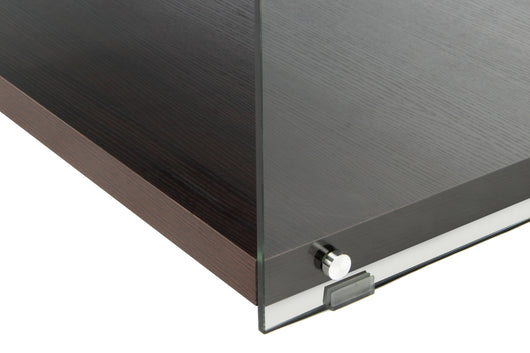 Dieses Lowboard Modern mit Glas ist der ideale Untersatz für Ihren Fernseher. Die transparenten Seitenwände und die matte, dunkelbraune Ablagefläche sind ein echter Hingucker. Kombinieren Sie den Tisch mit weiteren Möbelstücken der Serie für ein harmonisches Gesamtambiente.

