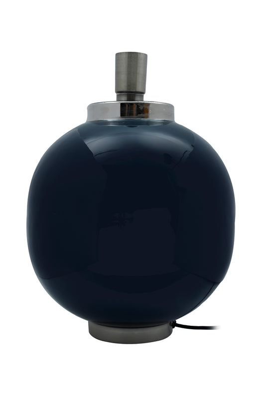 Design-Tischlampe aus Metall – harmonische Lichtquelle für Nachttisch oder Schreibtisch im Art-Deco-Stil.