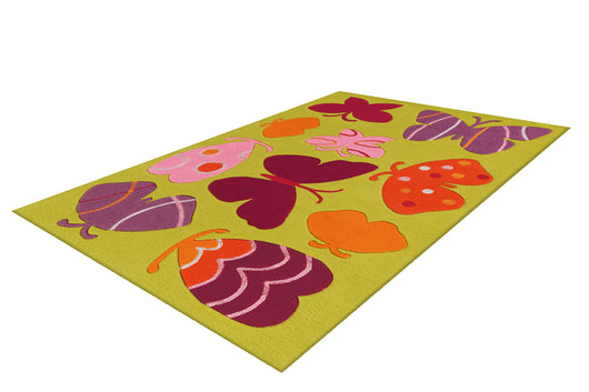 Machen Sie das Kinderzimmer zu einem echten Highlight mit diesem Teppich, der im Dunkeln leuchtet. Das farbenfrohe Schmetterlings-Design ist nicht nur tagsüber ein Blickfang, sondern entwickelt nachts seinen ganz besonderen Charme. Als Kurzflorteppich ist er eine ideale Spielunterlage und dank des pflegeleichten Materials besonders praktisch für den Alltag.

