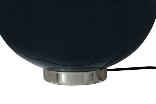 Luxuriöse Tischlampe für Wohnzimmer und Büro – hochwertiges Design aus handgefertigtem Metall.