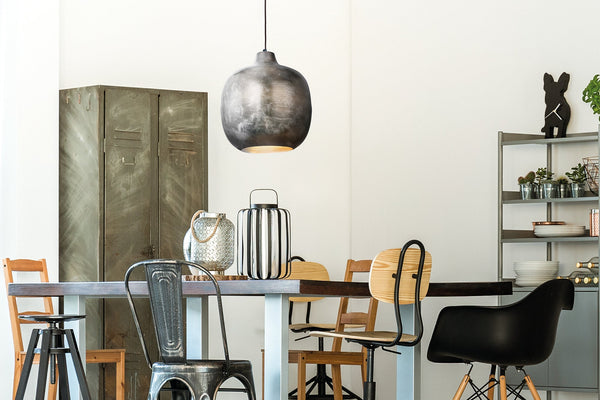 Industrial Hängeleuchte: Robuster Charme für Lofts und modern eingerichtete Räume.